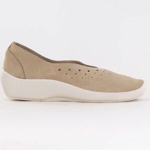 Arcopedico Ergonomic Beige shoes with Perforated Design